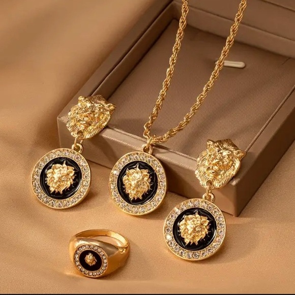 FASHION Jewelry: Gold Tone Lion Head Enamel Charm 3 Piece Set, NIP - Picture 1 of 4
